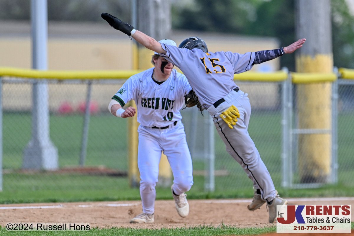 RussHons tweet media