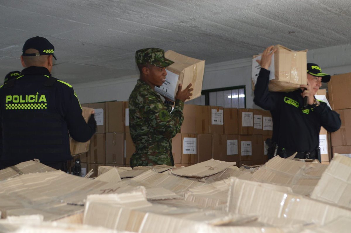 ¡Son más de 280 kits de ayuda humanitaria entregadas a las familias afectadas! Desde nuestra Alcaldía, hemos trabajado por más de 24 horas para recuperar la normalidad en las calles y brindar acompañamiento desde las dependencias, organismos y Fuerza Pública a las familias.