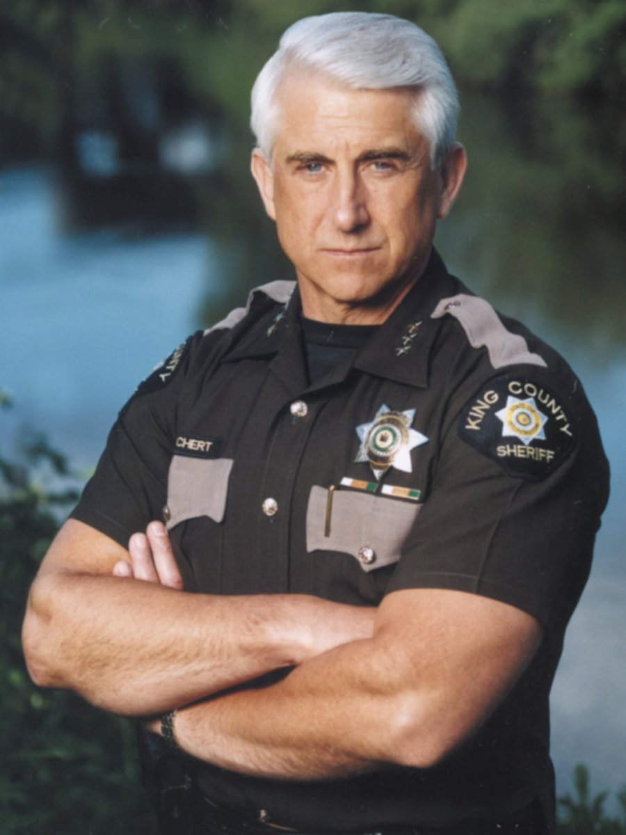 Dave can lead on public safety because he has been behind the badge.

@BobFergusonAG can’t say the same. He has abandoned law enforcement. He even gave legal counsel to a cop killer.

@reichert4gov champions public safety. Bob let’s lawlessness reign.

#reichert4gov #teamreichert