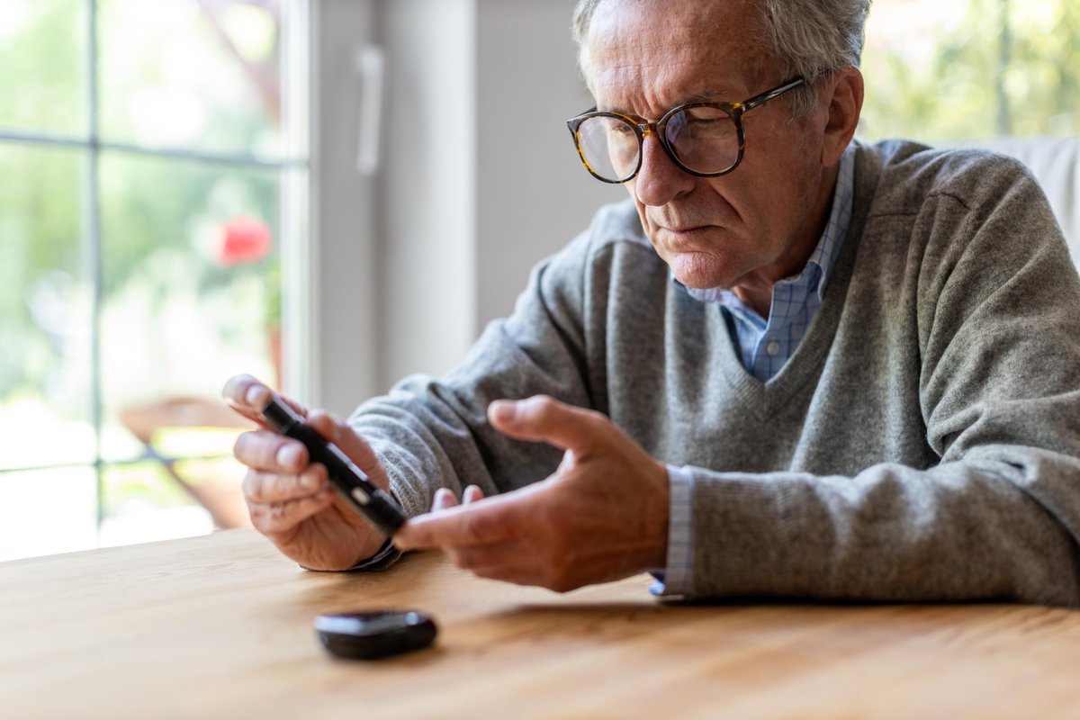 A study by @ROSA_Project investigating diabetes in aged care homes nationwide has revealed the rising use of insulin and ongoing high use of another antidiabetic drug, both associated with a heightened risk of hypoglycaemia. 🧓 Read more ➡️ sahmri.au/Diabetes-Aged-…