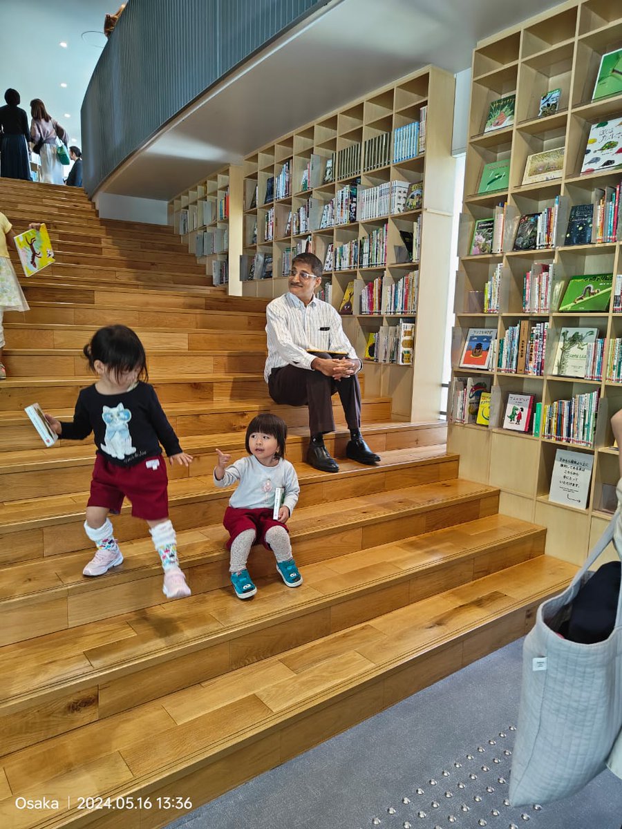 Children's Book Forest in Osaka ! Reading should be fun !