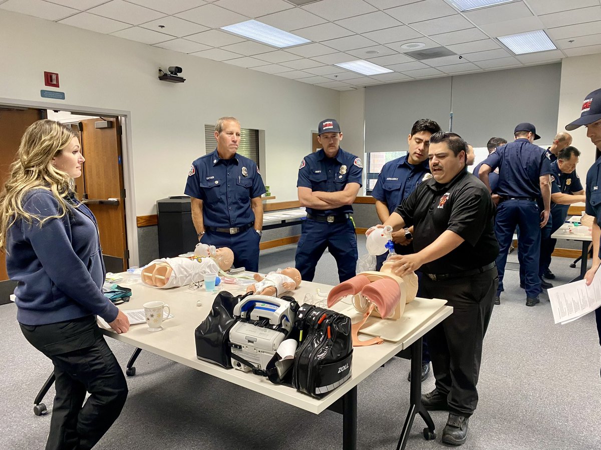 GlendaleFireCA's tweet image. Great day of training! The EMS staff, including our nurse educator &amp;amp; medical director, is conducting training all month long. Crews, including Ambulance Operators, will each get lessons on medication administration and airway control. 
#constantlylearning #ems #mygfd #myglendale