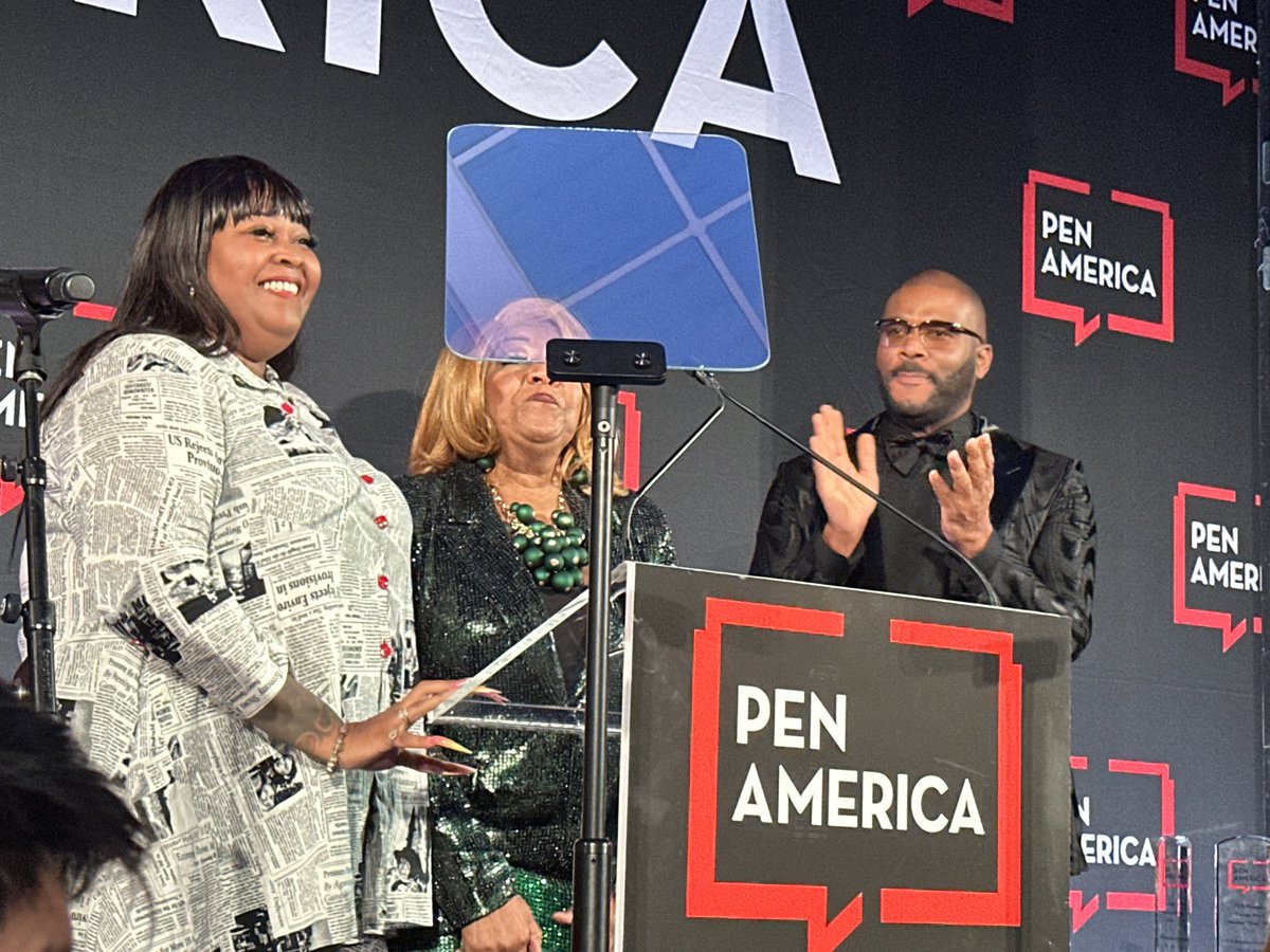 Tyler Perry presents PEN America Courage Award to Georgia election workers “Lady” Ruby Freeman and Shaye Moss mother and daughter victims of 2020 election conspiracy theories who won lawsuit against Rudy Giuliani. Shaye Moss says “their hate is no match for our courage”