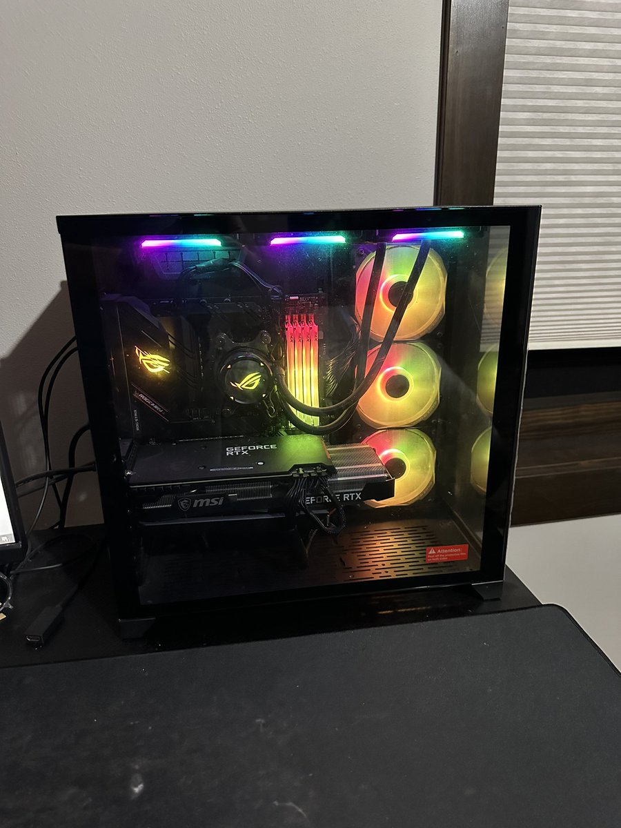 IsaacAP__'s tweet image. In need of a PC? 👀 

Asking $1600+shipping (monitors included if you want em)
DM if interested!

CPU: Ryzen 9 3900x
GPU: MSI Ventus 3x GeForce RTX 3070
Mobo: ROG STRIX B550-F Gaming
Ram: 32gb DDR4 (4x8gb)
PSU: Corsair RM850x 80 Plus Gold
Storage: 2TB SSD (2 1TB)
Lian Li Fan Kit