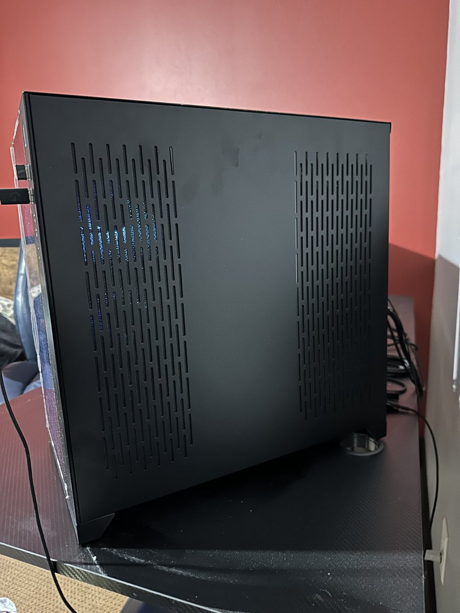 IsaacAP__'s tweet image. In need of a PC? 👀 

Asking $1600+shipping (monitors included if you want em)
DM if interested!

CPU: Ryzen 9 3900x
GPU: MSI Ventus 3x GeForce RTX 3070
Mobo: ROG STRIX B550-F Gaming
Ram: 32gb DDR4 (4x8gb)
PSU: Corsair RM850x 80 Plus Gold
Storage: 2TB SSD (2 1TB)
Lian Li Fan Kit