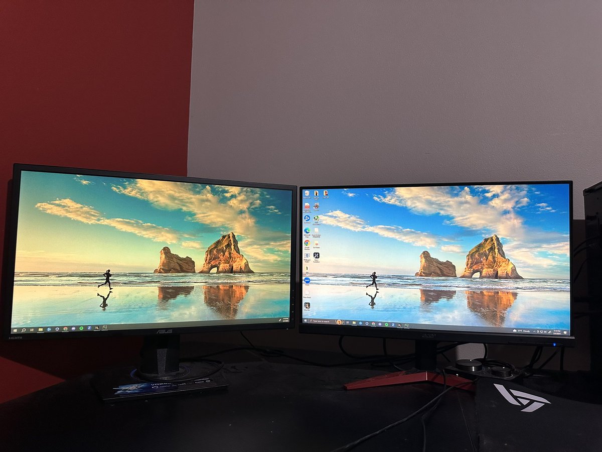 IsaacAP__'s tweet image. In need of a PC? 👀 

Asking $1600+shipping (monitors included if you want em)
DM if interested!

CPU: Ryzen 9 3900x
GPU: MSI Ventus 3x GeForce RTX 3070
Mobo: ROG STRIX B550-F Gaming
Ram: 32gb DDR4 (4x8gb)
PSU: Corsair RM850x 80 Plus Gold
Storage: 2TB SSD (2 1TB)
Lian Li Fan Kit