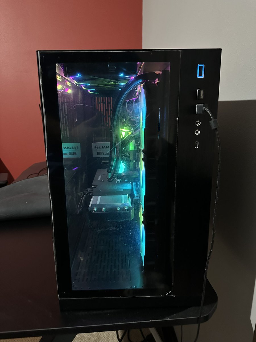IsaacAP__'s tweet image. In need of a PC? 👀 

Asking $1600+shipping (monitors included if you want em)
DM if interested!

CPU: Ryzen 9 3900x
GPU: MSI Ventus 3x GeForce RTX 3070
Mobo: ROG STRIX B550-F Gaming
Ram: 32gb DDR4 (4x8gb)
PSU: Corsair RM850x 80 Plus Gold
Storage: 2TB SSD (2 1TB)
Lian Li Fan Kit