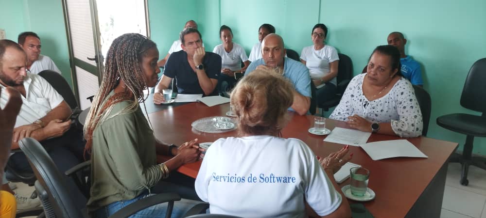 MayraArevich's tweet photo. En la provincia #Guantánamo visité el #JovenClub, El Salvador II, en el consejo popular Costa Rica, municipio El Salvador, la MIPYME estatal ServiSoft,  antes @desoft_empresa y el Centro de Distribución Domiciliaria de @CorreosdeCuba. #GenteQueSuma https://t.co/DnoB9jIrG1