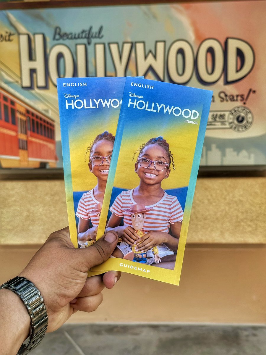 Checkout the new maps for Hollywood Studios at Walt Disney World! Free to pick up at the front of the park. 🗺️
.
#DisneyParks #HollywoodStudios
#OrlandoFlorida #DisneyBlogger
#DisneyMaps #TuckDoesDisney
#WaltDisneyWorld #Disney ✨
