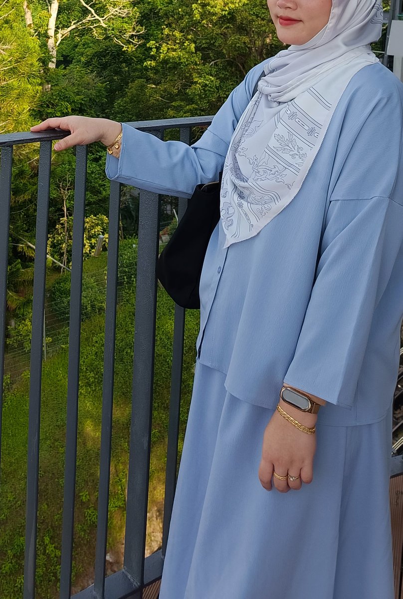 Got so many choices of colors but I chose the color Dusty Blue and this is how it looks on me 🩵

Get yours here: s.shopee.com.my/2fpGDox67U

Don't forget to claim live vouchers so you can get more discounts 😉