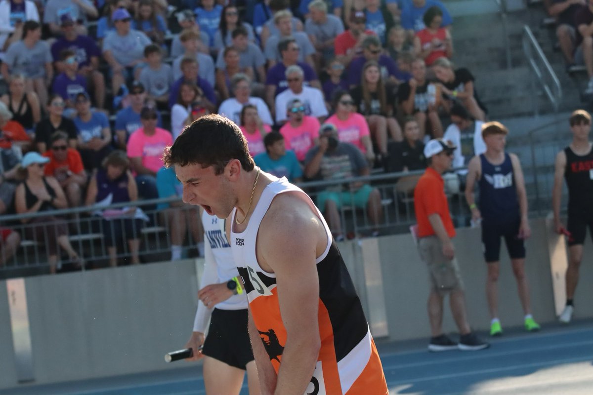 GeneralsAth's tweet photo. The feels of setting a new state meet record and the second team in under 8:00 in 1A for the 4x800.  Way to go Generals. #GoGenerals https://t.co/4Eee0VeSBi