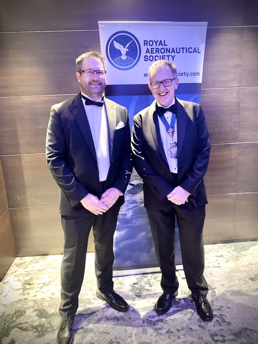 Absolutely fabulous evening at the @AeroSociety Annual Banquet! A celebration of aeronautical excellence and a gathering of like minds! Great to catch up with the new President, the outgoing President, and @RAeSTimR, as well as finally meeting @Chf_Eng_Air in person!