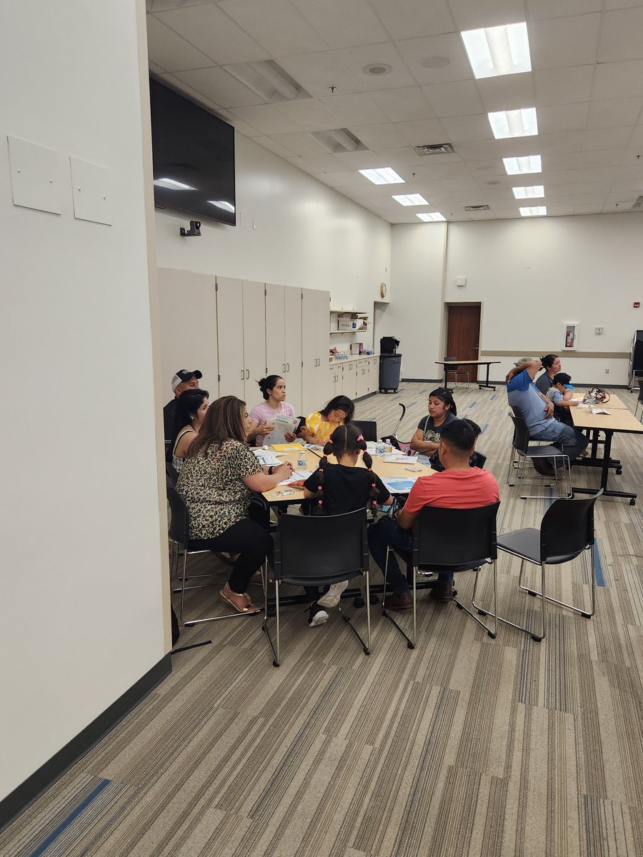 MrsAlcockELL's tweet photo. Exciting to see our school district actively collaborating with EL families! By fostering inclusive partnerships, we're not just educating students, but building stronger, more connected communities! @a_atkins716 @Boone_County @DrJlvw76 @bcsddrysdale @JimDetwiler1 https://t.co/Q0BkEluJf3