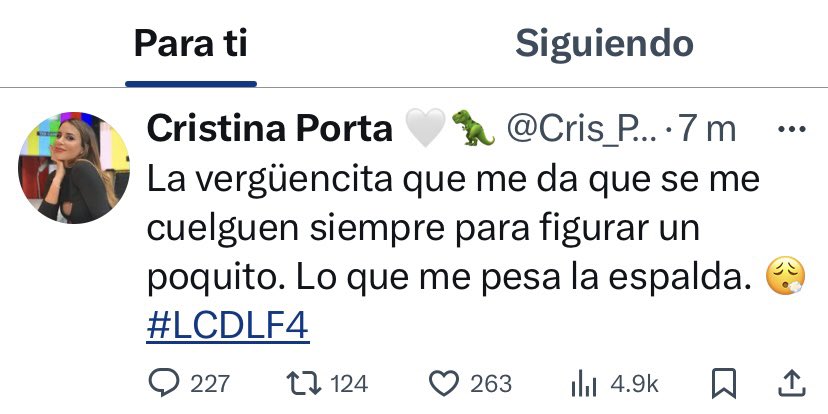 Osea que se mete en un tema que tiene que ver con Clovis, Aleska y Loquillo, pero quien se cuelga de ella es @ClovisNienow 
CÁLLATE MUEBLE!! 🤥
 #LCDLF4 #RomehGanador
