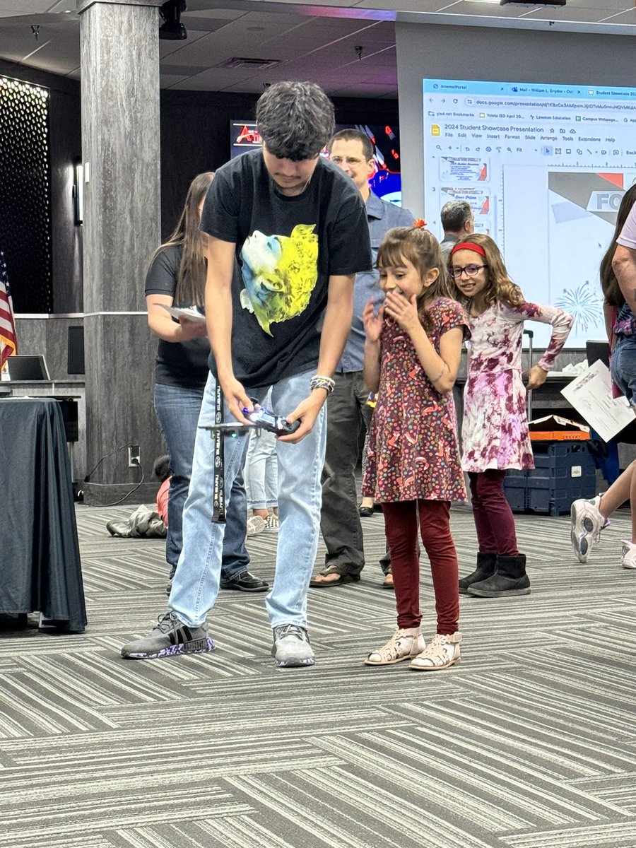 @JMHanksRobotics proudly represented The Kingdom at the student showcase. Our drones were a huge hit! @RCadena2001LTD @YsletaISDCTE @hmartinez5yisd @hanks_library