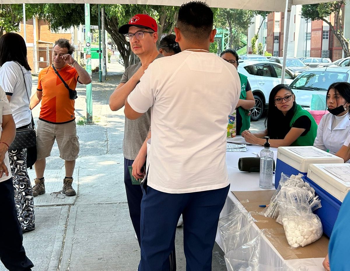 ProsocCDMX's tweet photo. Acercando servicios de medicina preventica, el equipo #PROSOC en conjunto con a la @SSaludCdMx realizaron una Jornada de Salud a la UH Narciso Mendoza en la alcaldía #Tlalpan, para todas y todos los vecinos. 🩺 https://t.co/MOR07niO0V