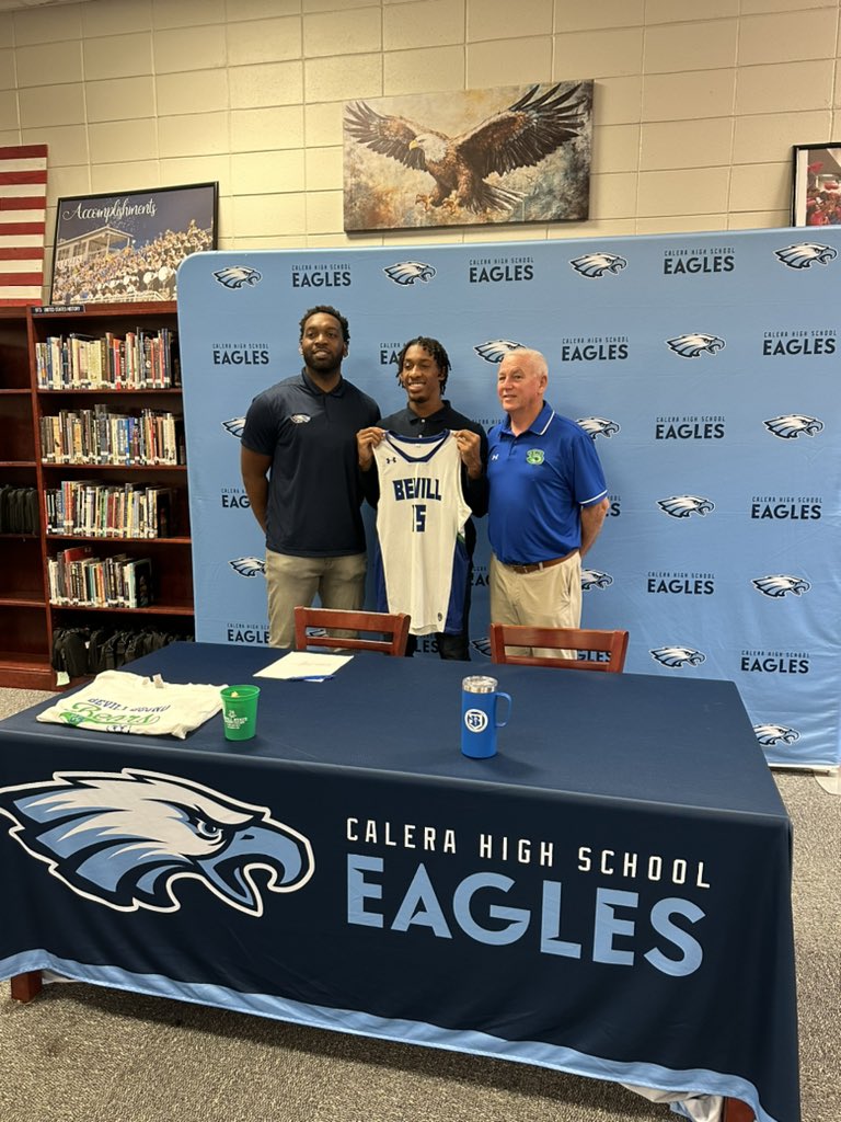 Congratulations to Senior Guard Tierren Thomas on signing his letter of intent this evening to continue his basketball career at Bevill State Community College in Jasper, Alabama. Go Bears! 💙💚🤍