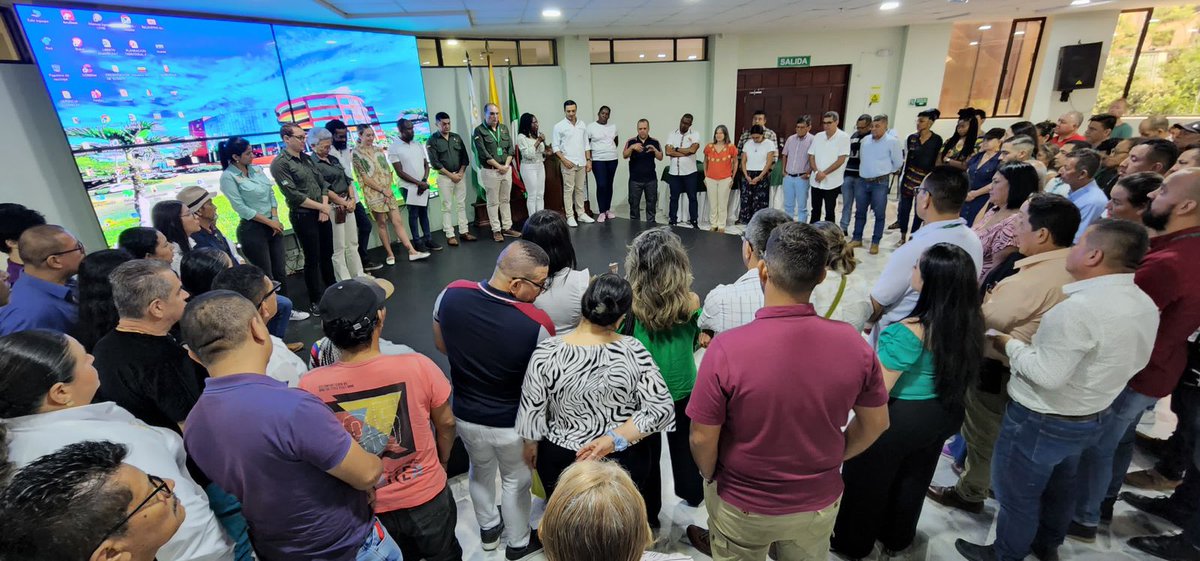 Nos reunimos con gestores culturales de Caquetá para instalar la Mesa Técnica y avanzar en compromisos como formación artística y cultural, #SonidosParaLaConstrucciónDePaz en 44 colegios, un complejo del piedemonte amazónico y la creación del Festival Intercultural Amazónico 🎯.