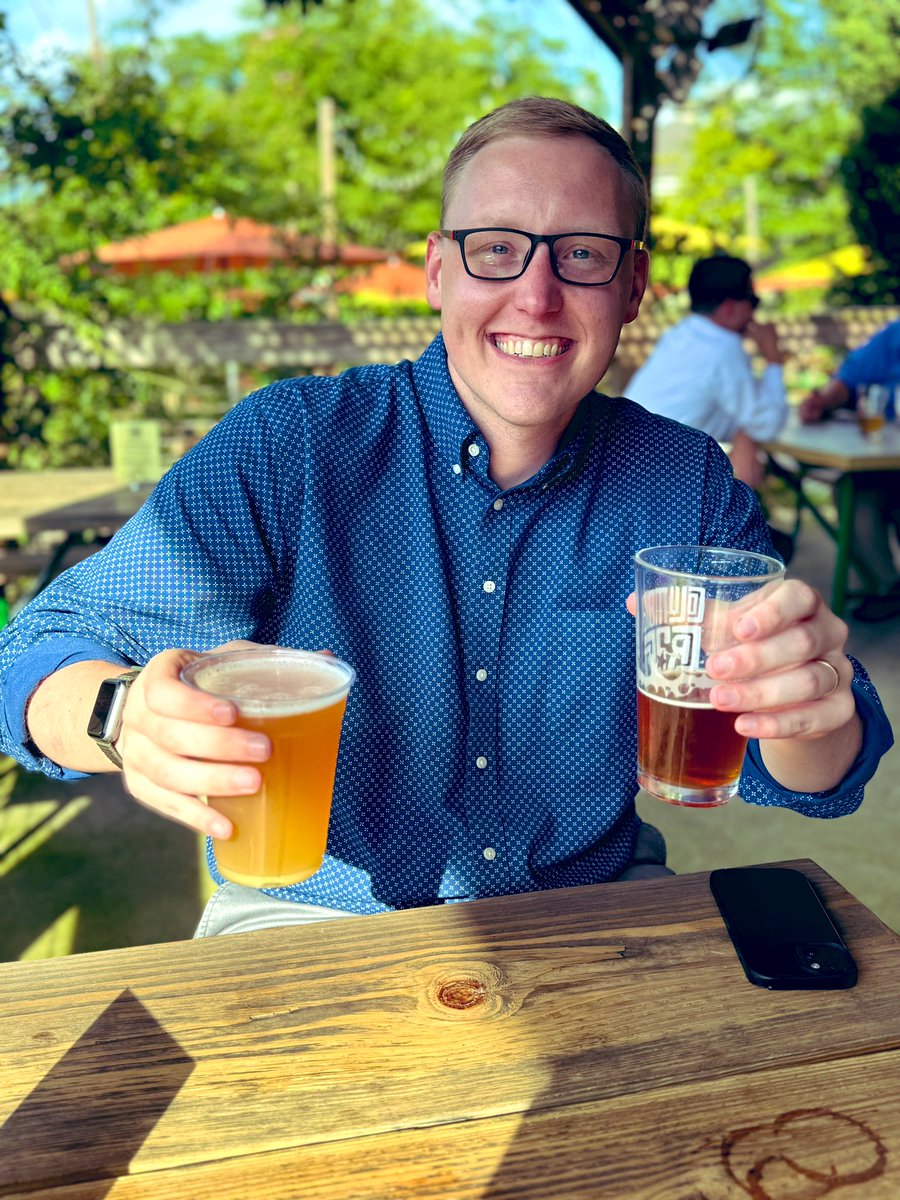 Double fisting for the last year in his twenties 😂 Happy Birthday @collyntaylor!