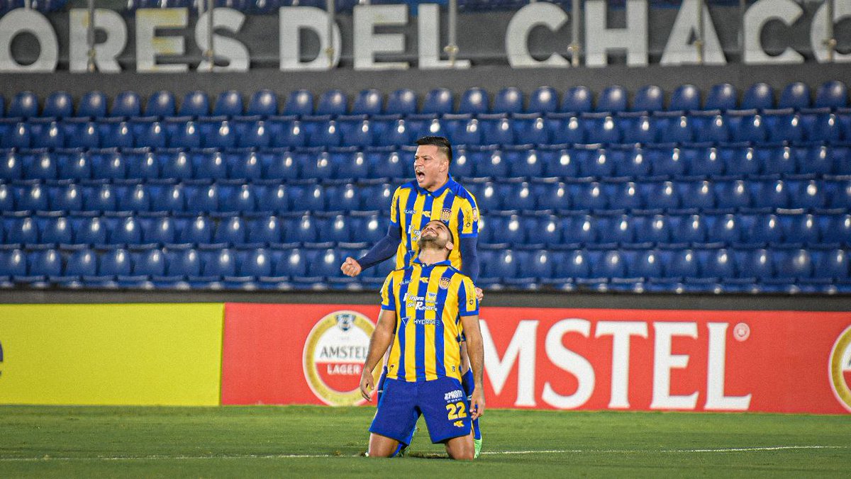 SpLuquenOficial's tweet photo. 🗣️ ¡Los gritos del primer tiempo! 💪🏻🤩

#TodosJuntos 🔵🟡 https://t.co/QS5NClkLov