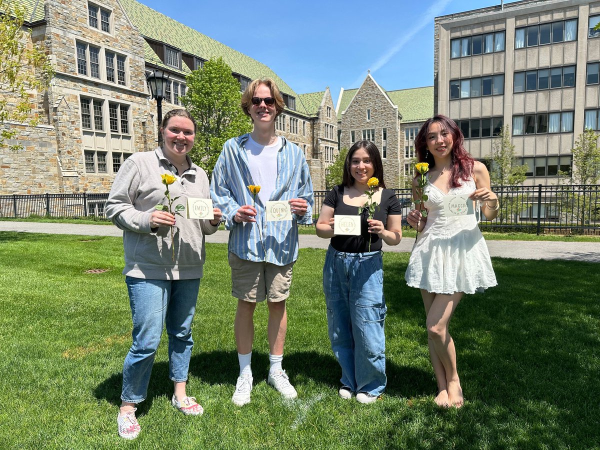 RealMoralityLab's tweet image. We had a blast enjoying Tuesday's weather with a pizza picnic and celebrating our wonderful graduating RAs! Here's to their bright futures and all of the amazing adventures ahead!🙌🏼📷🎉