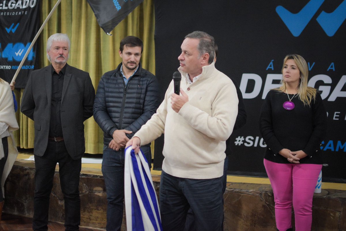 Cerramos la gira de <a href="/AlvaroDelgadoUy/">Alvaro Delgado</a> en Casupá!

Con el salón lleno de simpatizantes que quieren dar continuidad a este Gobierno Nacional, nuestro candidato se planta firme en esta campaña electoral.

Vamos Álvaro con la 62!💪🏻
#UruguayParaAdelante