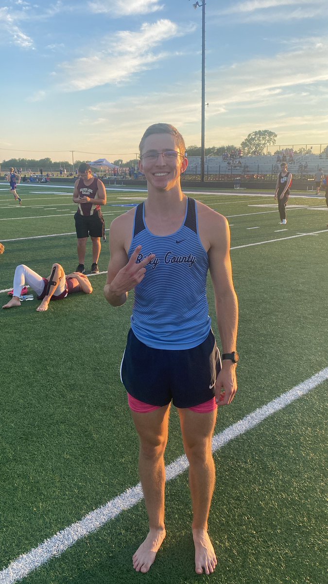 Owen Meisner punches his ticket to state placing 2nd in the 800m