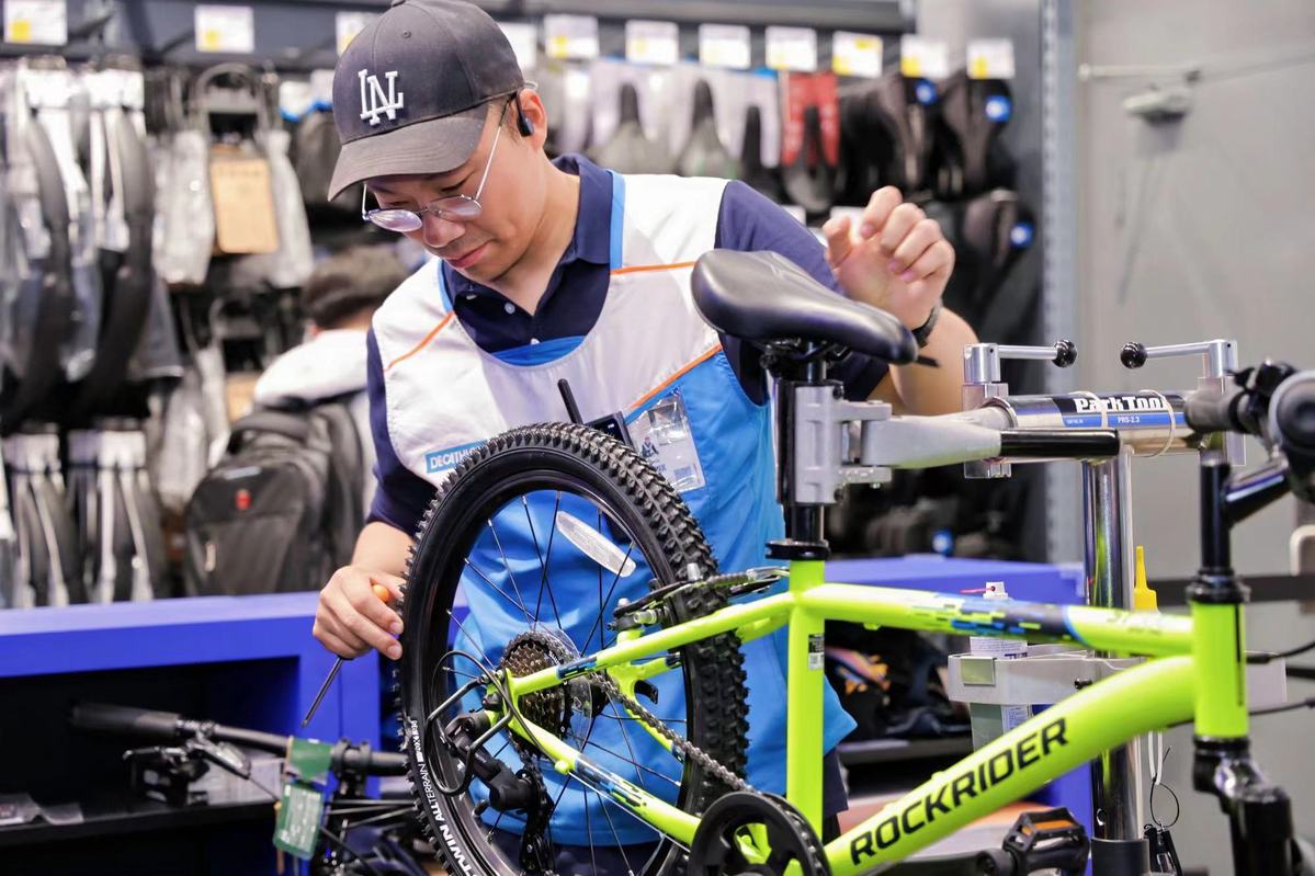 To ride the boom in China's sports market, @Decathlon, a French sports equipment and sportswear manufacturer and retailer, plans to open 20 to 30 stores annually in China over the next 2 years and introduce innovative concept stores. #ChineseEnterprises brnw.ch/21wJRpF