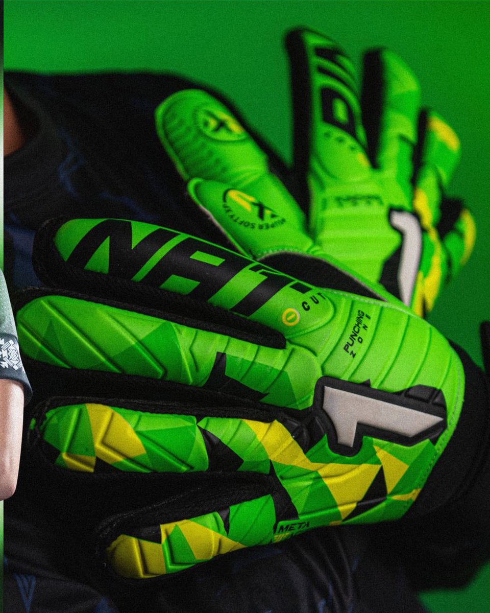 Agarre ✅ 
Comodidad ✅ 
Diseño único ✅
Meta Tactik Semi ✅ 
¿Qué más te puede faltar? 🧤⚽🥅
#RINAT #Portera #guantesdeportero #Goalkeeper