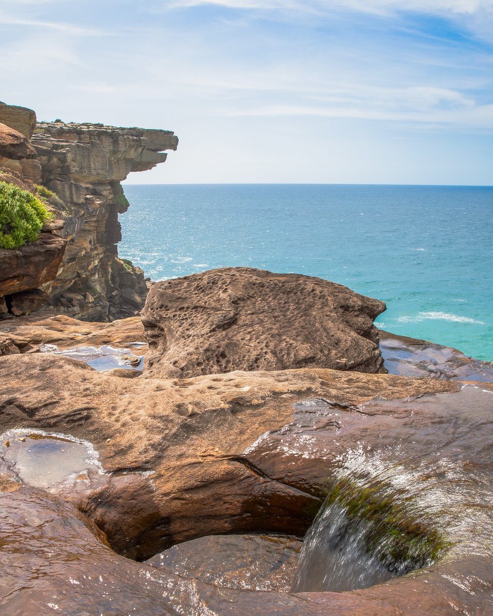 Did you know that Royal National Park in Australia is the world's second oldest national park? 🤯 Featuring coastal views and trails on Sydney's southern shores, @royalnationalpark is only 20 miles from the city center! bit.ly/3yl0Vos 📸 @lachlan_hillcoat