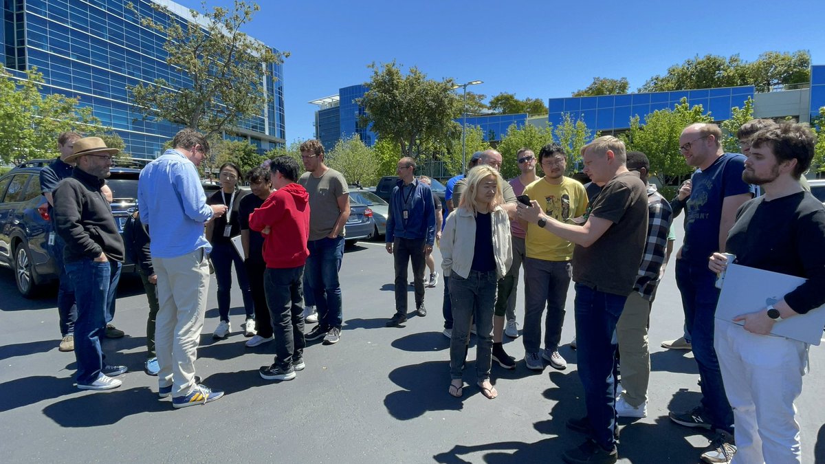 Thrilled to have BMW visit our office today, and huge thanks to them for going the extra mile by bringing a BMW X5 to showcase how their Flutter app seamlessly integrates with their vehicles. Impressive demonstration of technology in action! #googleio #flutterdev #bmw