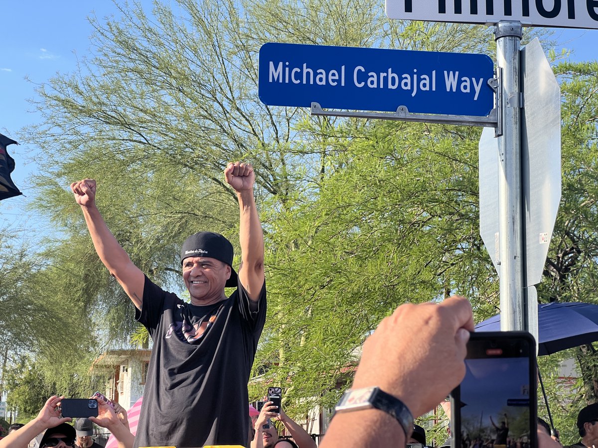 Earlier this week, @StreetsPHX joined with the family of #PHX legend and six-time world champion hall of fame boxer Michael Carbajal to unveil ceremonial signs identifying Fillmore Street from 9th to 10th streets as Michael Carbajal Way. Read more: bit.ly/4aEVoa5