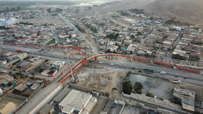 Great News! The steel box girder erection for the Chancay #Tunnel and Link Road in Peru has been completed by #CREC!🥳 The main construction content of this project includes tunnels, bridges and connecting roads. The two #bridges, with a total length of 491.55 m and supported by
