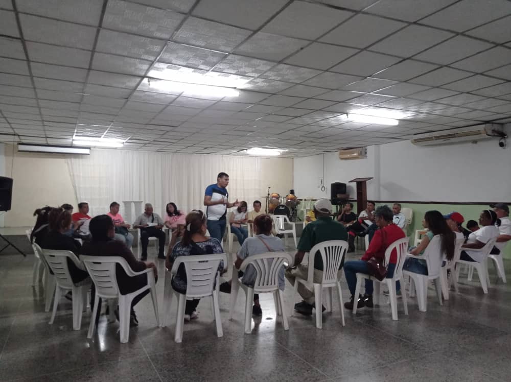 #16MAY | Reunion organización Electoral de la parroquia San Simón con el Sec. General @hectorchinom el Sec. de organizacion parroquial Carlos Velasquez Con constancia y planificación lograremos el Cambio. ¡Edmundo González Presidente!