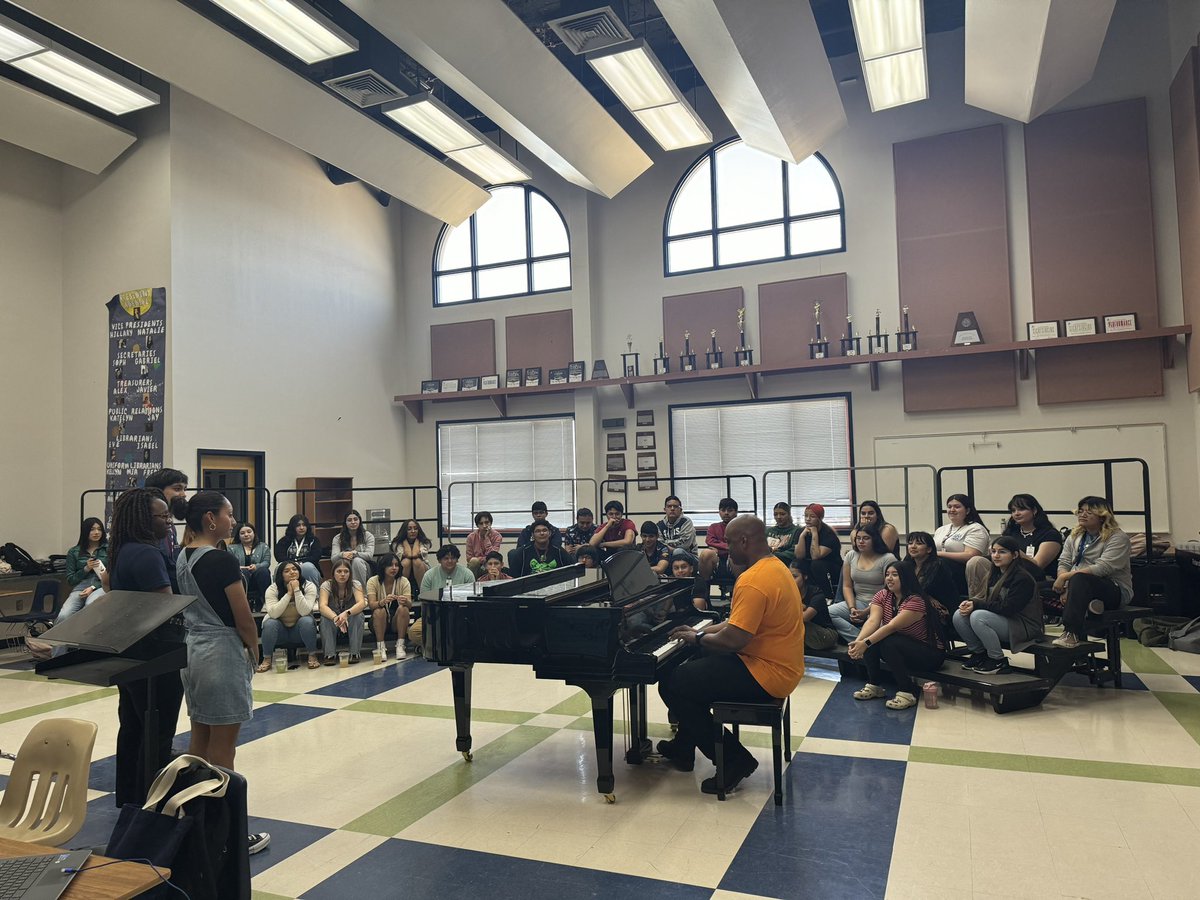 Thank you @ChoirUtep for taking the time to come to @DVHSYISD to speak to our students today! We had such a great time and learned a lot about opportunities to attend @UTEP