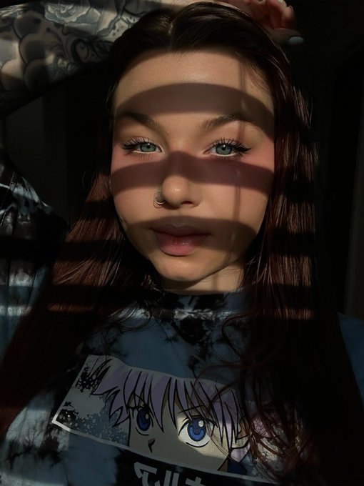 What you see peeking thru your blinds after you carry me in apex   don&rsquo;t be scared pookie https://t.