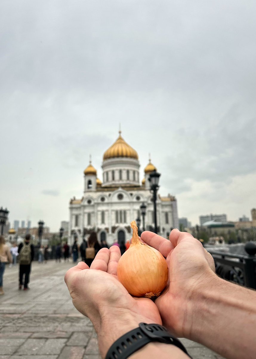 nat_exploring's tweet photo. Took an onion 🧅 on a tour of as many onion dome churches as I could find on my recent Moscow visit. Way more entertaining than taking standard tourist pics https://t.co/rev0ofhPaK