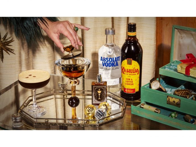 The World's First Espresso Martini Eau de Parfum Inspired By Absolut x Kahlúa: Blend No. 83 luxurylifestyle.com/headlines/the-… #espresso #martini #cocktail #mixology