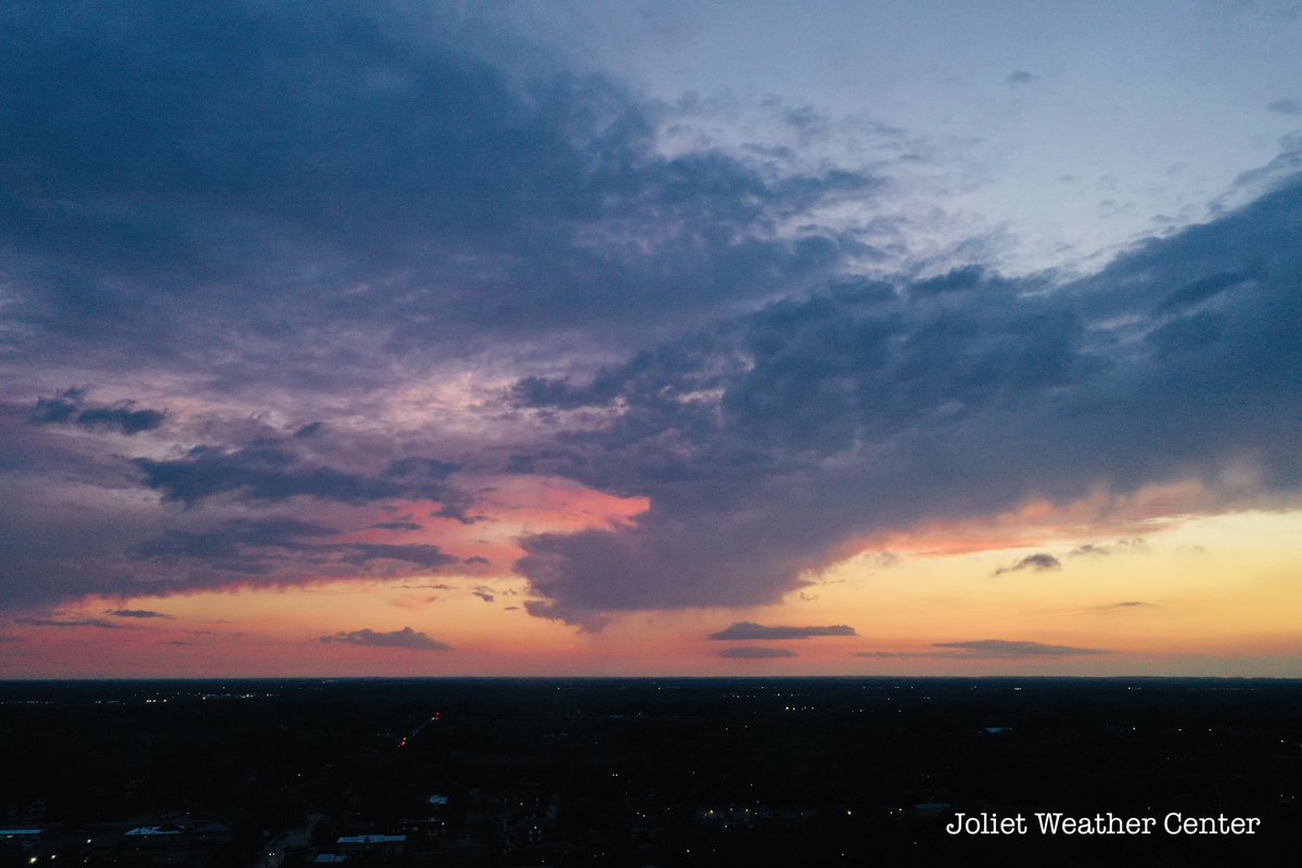 Beautiful evening skies over Joliet. #ilwx