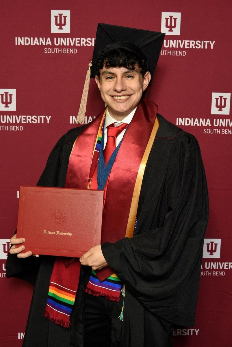 💙🎶🤘🏻My sweet nephew, Lane! Graduated with honors in Business Finance! Look at that smile❤️