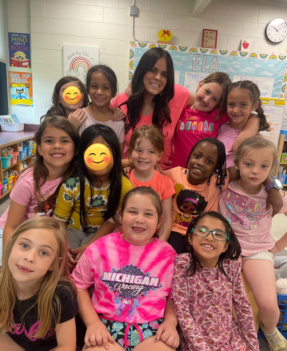 MissSavage142's tweet photo. N is for Neon Day! 💚💗 @KerkstraCougars https://t.co/feGSywkD5o