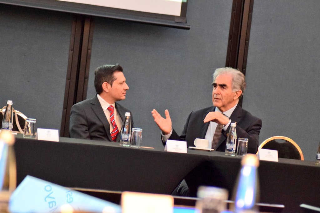 Escuchamos las preocupaciones del comité intergremial respecto a la discusión del Plan de Desarrollo de Bogotá.

Es fundamental invertir en el desarrollo productivo de la ciudad, y vemos en este proyecto la oportunidad de aumentar la productividad, ajustándola al presupuesto