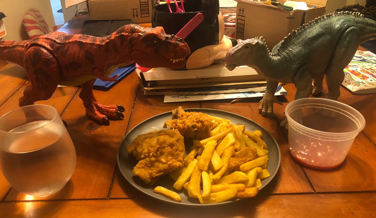 electric_75's tweet photo. Hello Everyone and I had an amazing meal with my family known as Fried Chicken and Fries with Robert and Aladar and it was pretty nice.

#FriedChicken #PotatoFries https://t.co/SF22AFp0ci