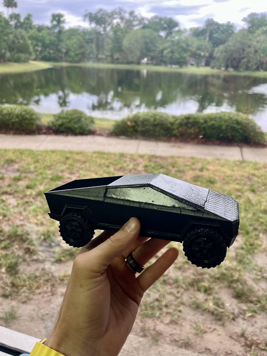 I made @Pmgraham86  his first #cybertruck, printing in gray plastic and of course @Pmgraham86 “wrapped it” black by hand painting it haha