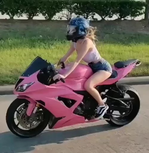 which one should I get?  bike vs gtr?🤷🏻&zwj;♀️ https://t.co/W93eltvMhk<a href="/tag/gaza"class="tags"><span>#gaza</span></a><a href="/tag/freepalaestine"class="tags"><span>#freepalaestine</span></a>
