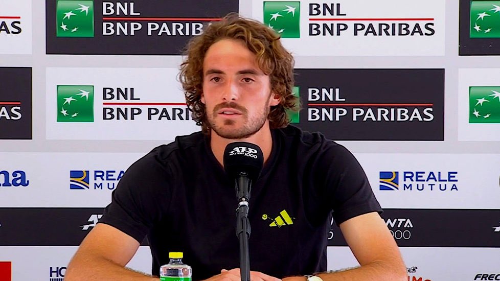 After his quarter final loss, Stef spoke to tennisnews. gr!👇 tennisnews.gr/tennis-world/a… Google Translate: Tsitsipas in TN: 'I felt that I was robbed, that I gave him the game' Stefanos Tsitsipas was very disappointed after being eliminated by Nicolas Jarry in the quarterfinals
