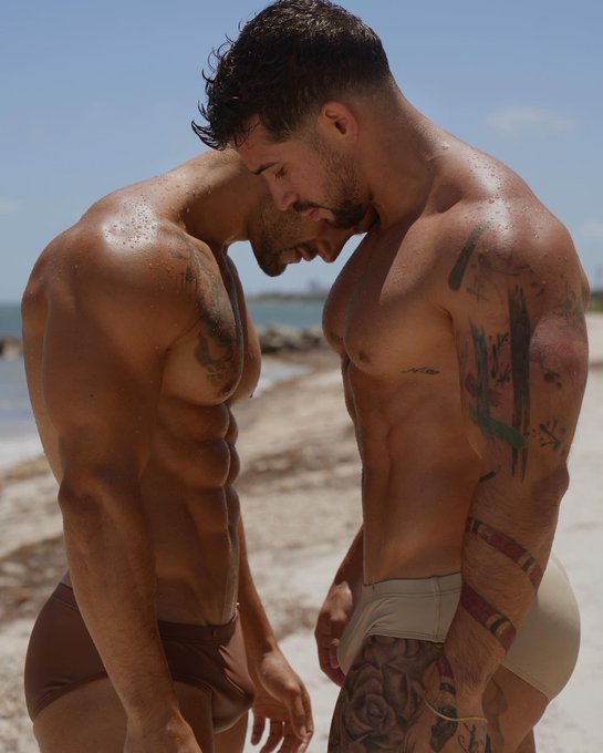 2 pic. Oat , khaki , Canela ?
.
https://t.co/Qmf2ZXP4em https://t.co/3OVcDXiHVa