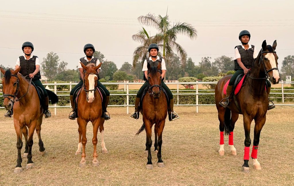 #IndianArmy #Trailblazers 'Empowering women in leadership' #SuryaCommand conveys its best wishes to the pioneer batch of four #Women Veterinary Officers inducted in field units of Remount #Veterinary Corps after the post commission training at RVC Centre & College, Meerut