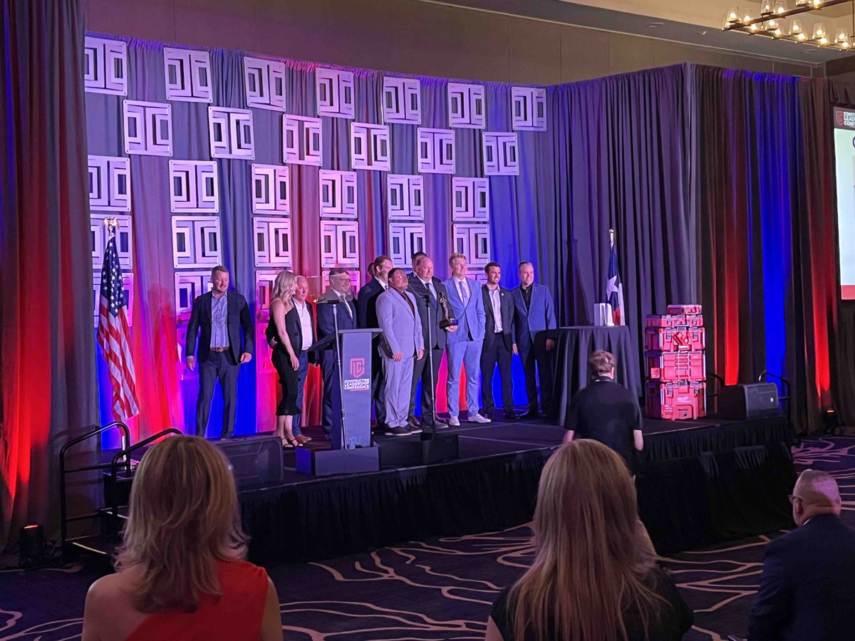TAUCbuilt's tweet photo. Thank you to all our #CLC2024 attendees!
Congratulation to our Joseph R. La Rocca Project of the Year Awardees and our 2024 Craftperson of the Year winner, Doug Coenen from Millwrights local #1056 for his work with #AZCO!
#Construction #Leadership #TAUCbuilt #Union https://t.co/WiLF5gAcBp