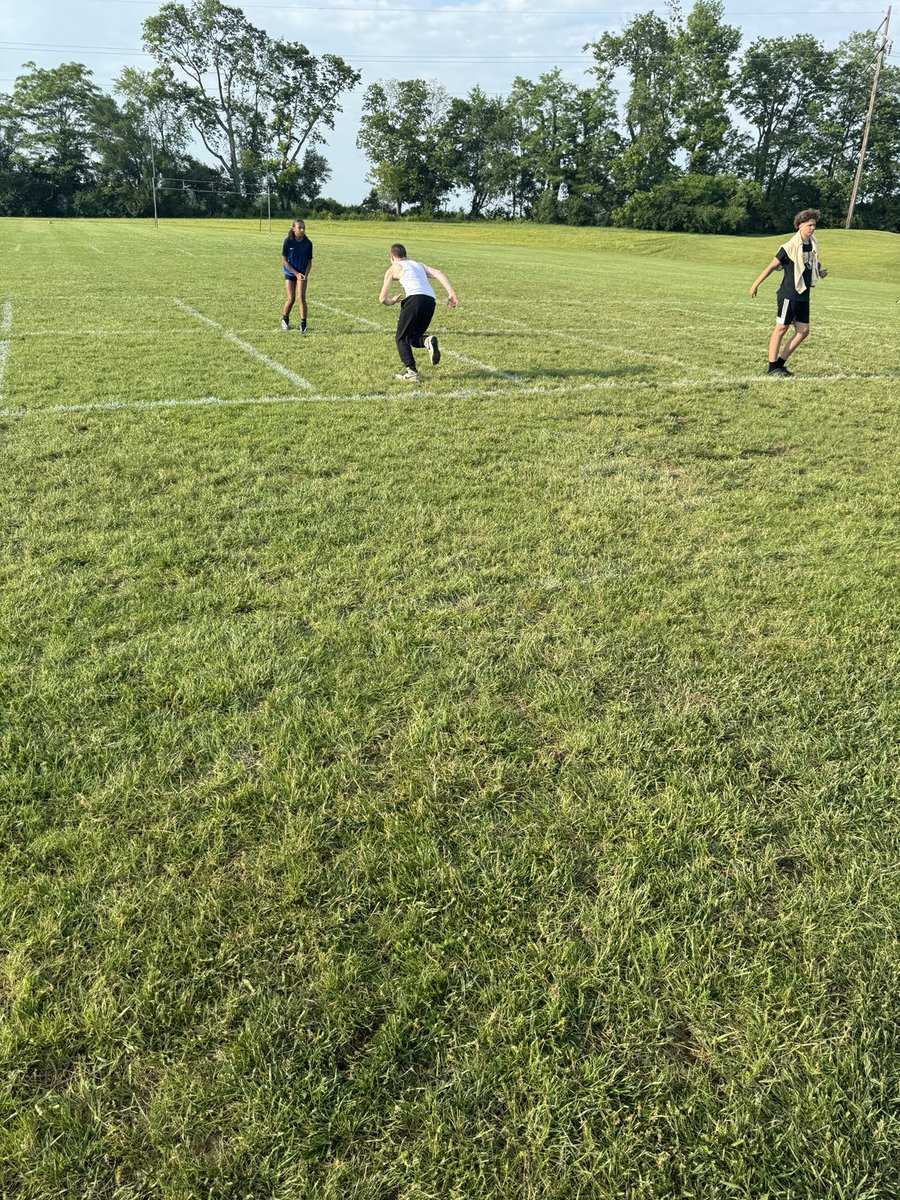 Great last night of kids camp. A little football and a lot of fun. Thank you parents for brining your young ones. #Youchoose 💛🖤🏈